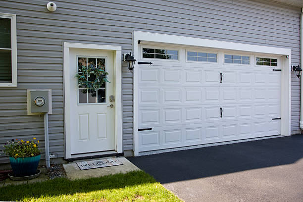 24/7 Emergency Garage Door Panel Replacement experts in Howards Grove, WI